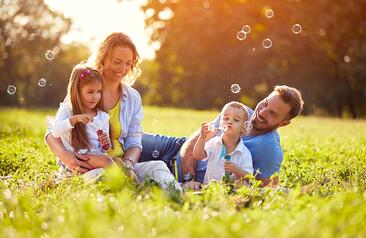 happy-family-blowing-bubbles